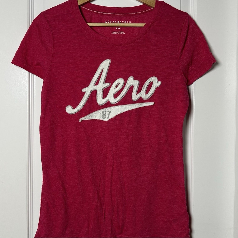 Aéropostale Raspberry Embroidered Script Logo Graphic T-Shirt Y2K Preppy Style